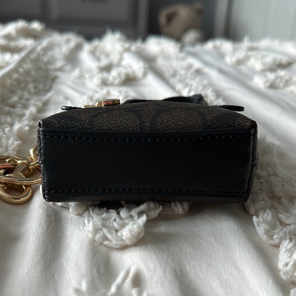 Coach Mini tote keychain - Picture 5 of 12